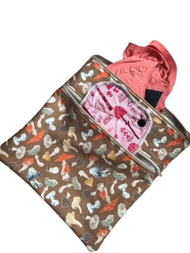 Leak-Proof Reusable Waterproof Wet Bag with Zipper Closure - Ideal for Cloth Pads - Eco-Friendly and Versatile Waterproof Pouch